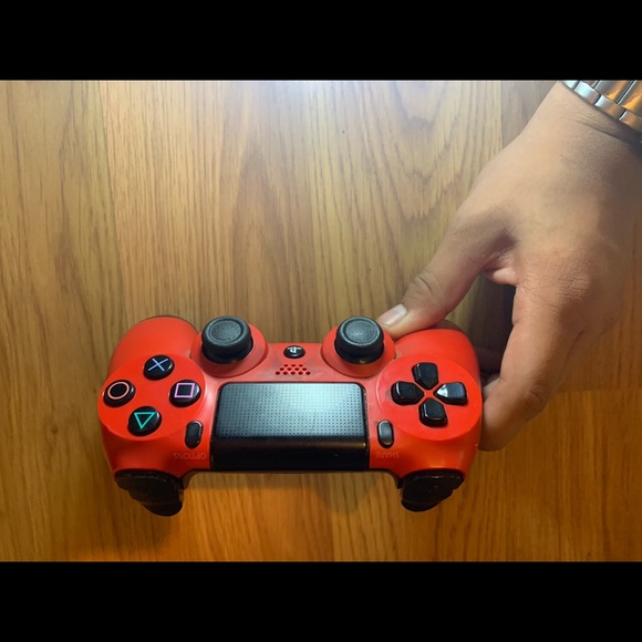 PS4 bundle (cheap w/ lots of accessories) - Picture 4 of 8